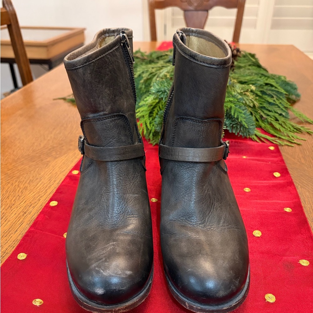 Frye - ladies size 8 - Dark gray Leather Ankle Boots
